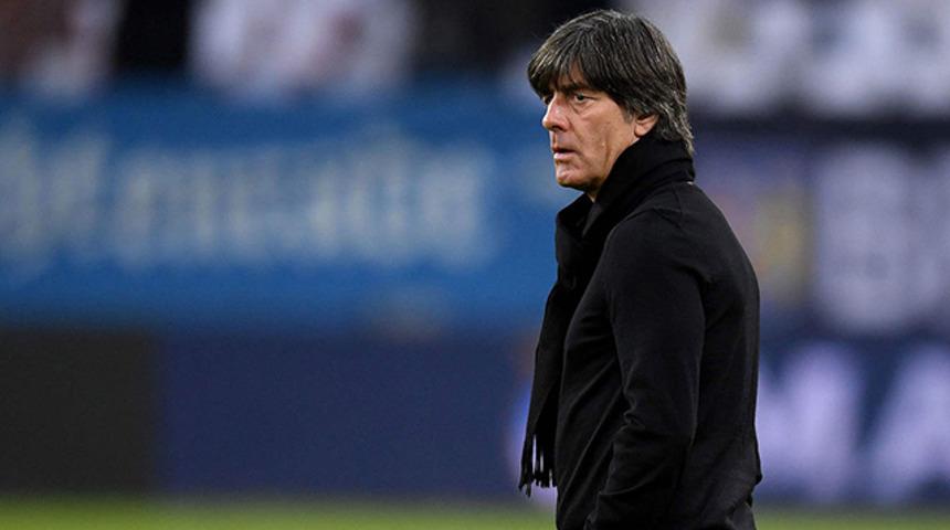 Löw'den futbolculara ilişki, alkol ve sosyal medya yasağı!
