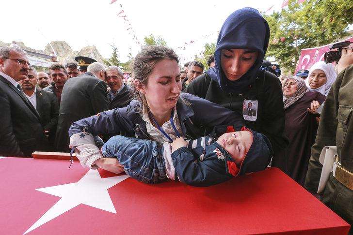 Şehit Uzman Çavuş Aktaş'ı, Tokat'ta 10 bin kişi uğurladı
