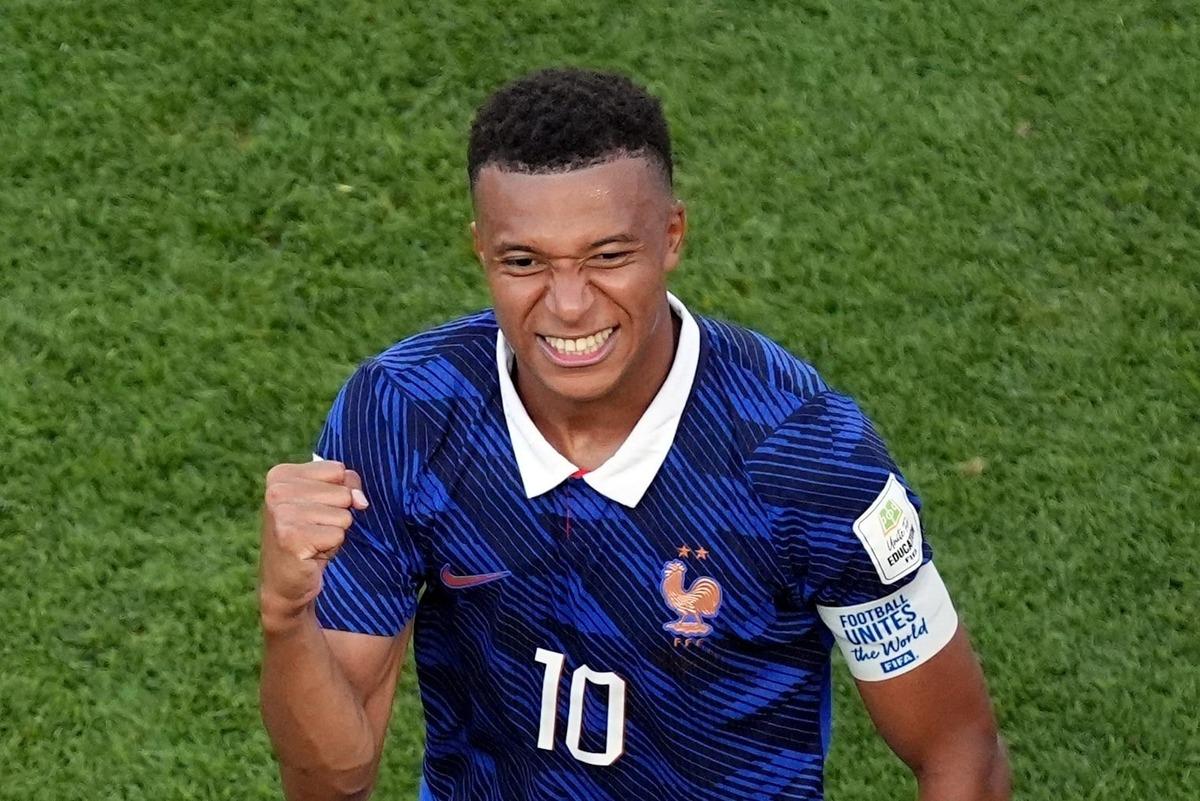 Mbappe yine yapacağını yaptı! Rakibinin elini sıkmadı: Pisliğe bulaşmamız gerekiyorsa... 4