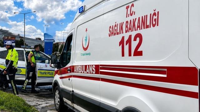Erzincan'da minibüs devrildi, 15 kişi yaralandı