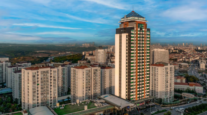 İstanbul&rsquo;un &uuml;nl&uuml; dev oteli satışa &ccedil;ıkarıldı: Değeri dudak u&ccedil;uklattı