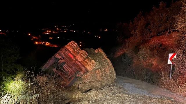 İzmir'de devrilen traktörün sürücüsü hayatını kaybetti