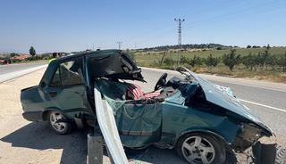 Karaman'da otomobil bariyere &ccedil;arptı: 1 yaralı