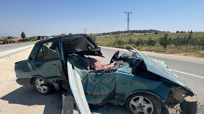 Karaman'da otomobil bariyere &ccedil;arptı: 1 yaralı