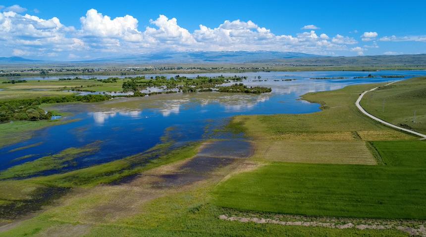 Kars'ta sınır hattındaki tarım arazileri su altında kaldı
