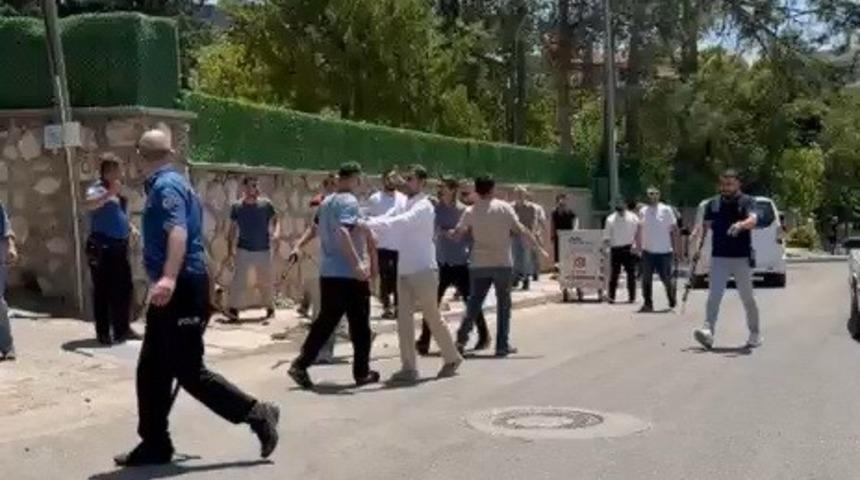Kavga eden şahıslara biber gazıyla m&uuml;dahale edildi