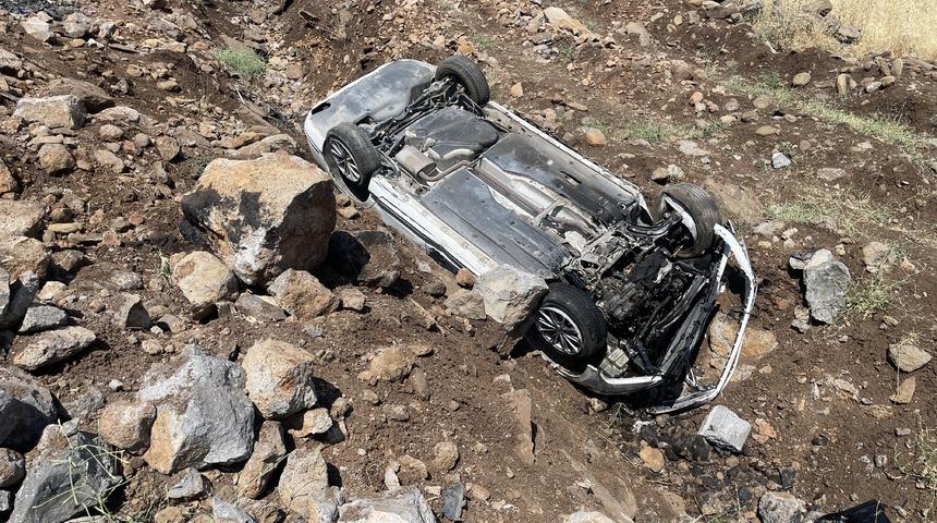 Şanlıurfa'da devrilen otomobildeki 4 kişi yaralandı