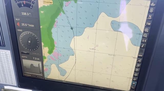 Deniz yatağıyla a&ccedil;ığa s&uuml;r&uuml;klenen &ccedil;ocuğu Sahil G&uuml;venlik kurtardı 4