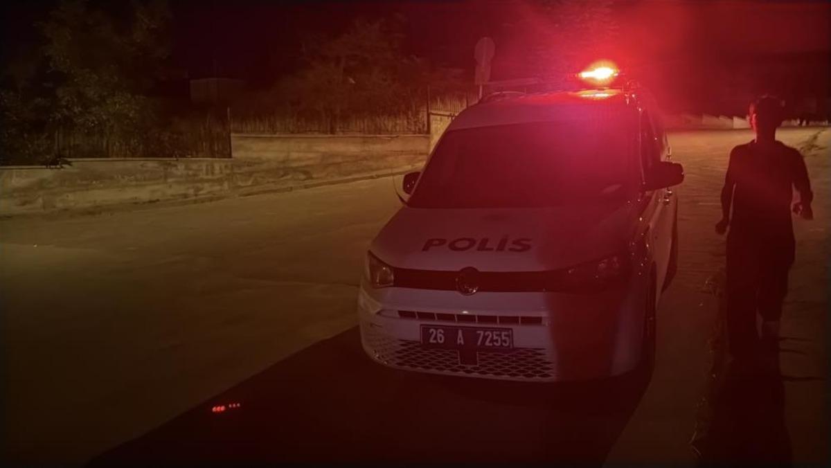 Sahte plakalı ara&ccedil;la ka&ccedil;arken bek&ccedil;iye &ccedil;arpan ş&uuml;pheli yakalandı 2