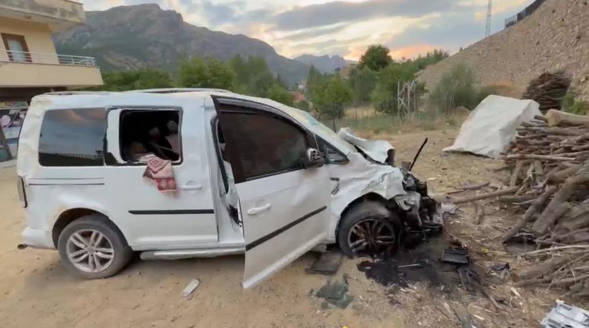 Hakkari'de meydana gelen trafik kazasında 3 kişi yaralandı