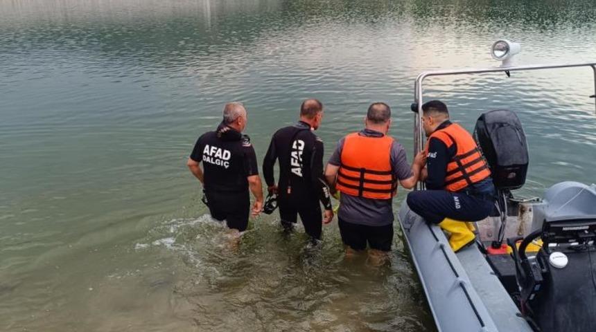 Burdur'da baraja giren gen&ccedil; kayboldu: Ekipler alarma ge&ccedil;ti