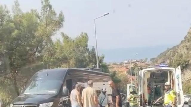 Ağabeyinin kullandığı araçtan kazada yola savrulan genç hayatını kaybetti