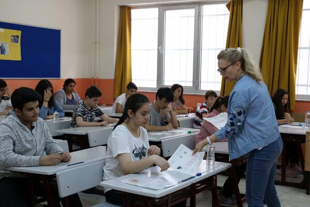 (ek fotoğrafla geniş haber) İstanbul'da LGS heyecanı