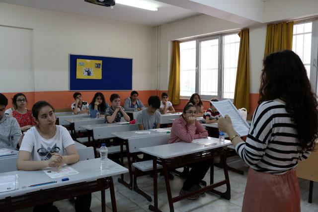 (ek fotoğrafla geniş haber) İstanbul'da LGS heyecanı