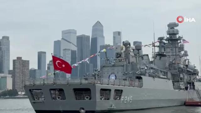 Türk donanmasından Atlantik'in ötesinde güç gösterisi: TCG Oruçreis New York'ta