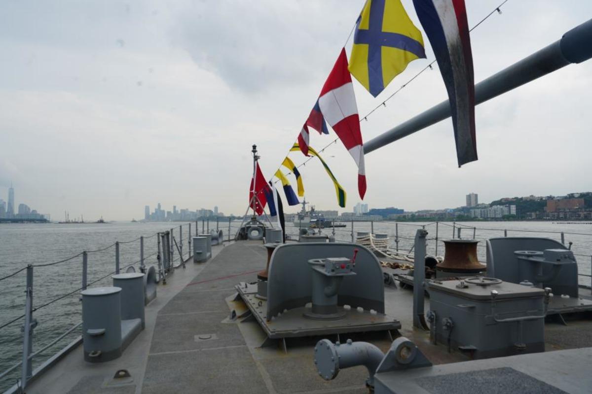 Türk donanmasından Atlantik in ötesinde güç gösterisi: TCG Oruçreis New York ta 6