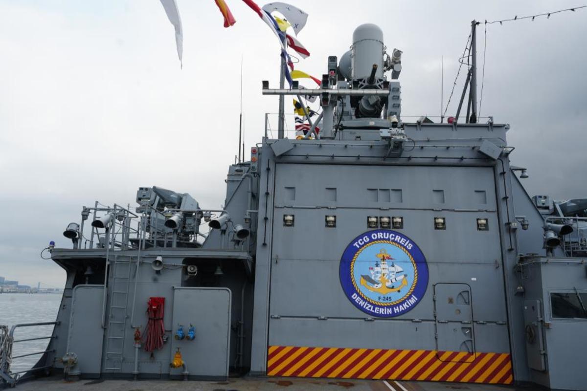 Türk donanmasından Atlantik in ötesinde güç gösterisi: TCG Oruçreis New York ta 8