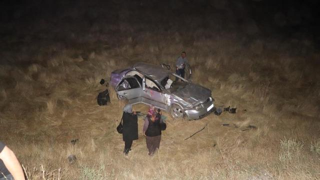 Otomobil takla atarak şarampole uçtu: 3 yaralı