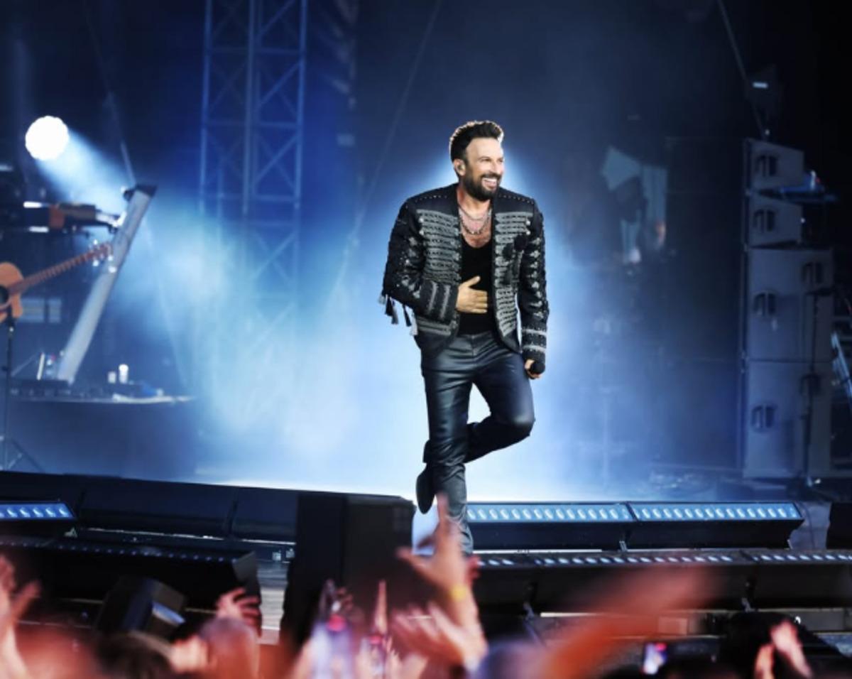 Tarkan saçlarını kısacık kestirdi! Sosyal medya yıkıldı 1