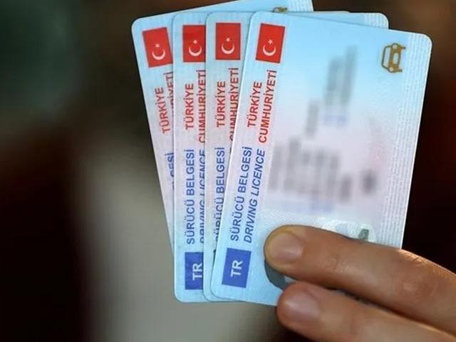 Trafikte yeni d&uuml;zenleme! Artık bunu yapanın ehliyeti iptal edilecek