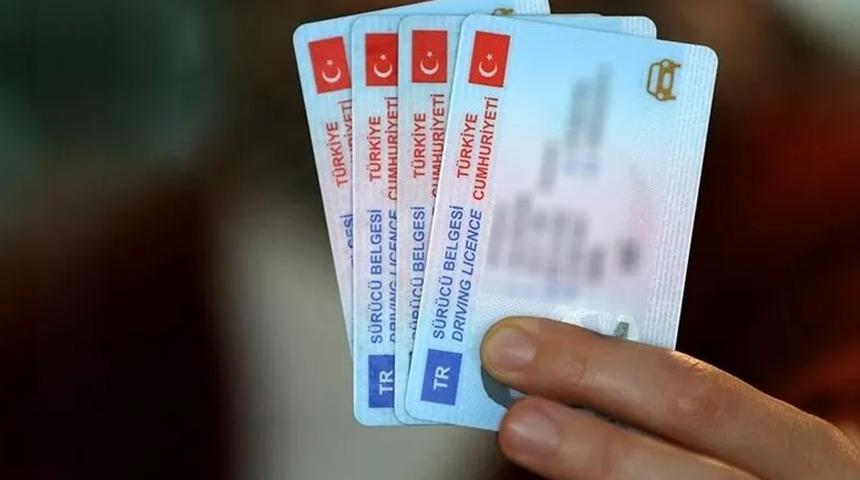 Trafikte yeni d&uuml;zenleme! Artık bunu yapanın ehliyeti iptal edilecek