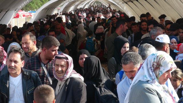 Suriye'ye bayram için gidenlerin sayısı 25 bini buldu