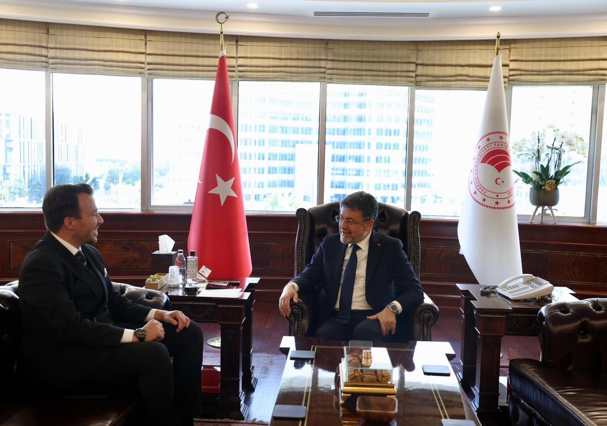 "Buna uymayan hi&ccedil;bir &uuml;r&uuml;n piyasada kalmayacak" Tarım ve Orman Bakanı İbrahim Yumaklı dan net s&ouml;zler! Restoranlarda yeni d&ouml;nem 4