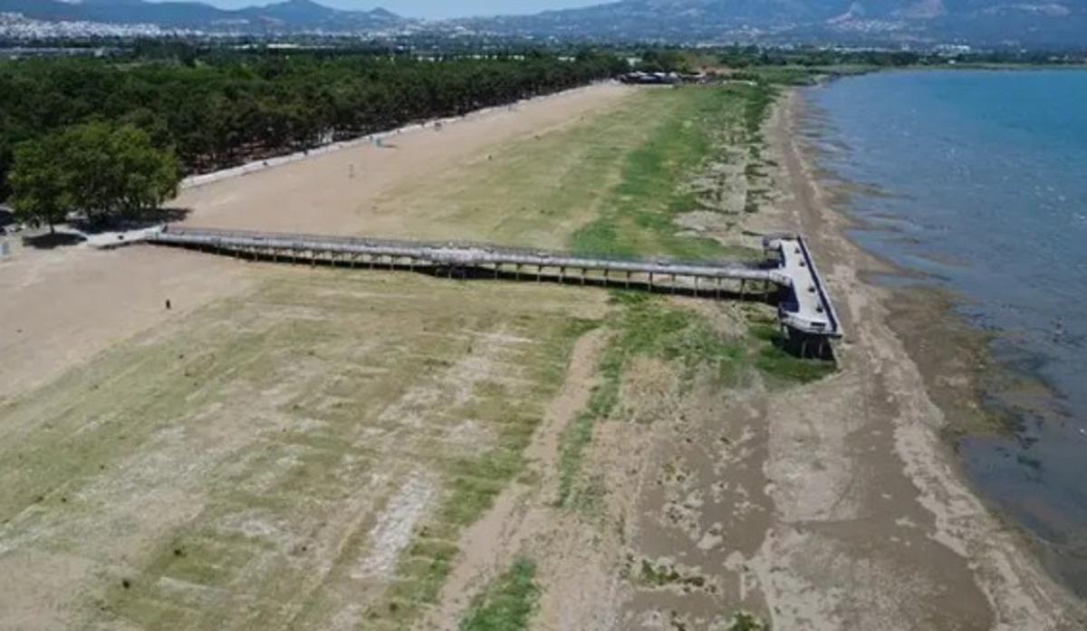 Eskiden balık tutuluyordu! i! Şimdi çocuklar göl tabanında futbol oynuyor 2