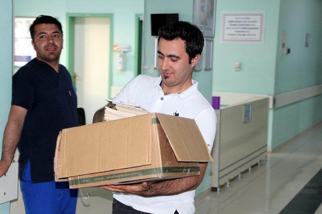 Hastane çalışanı, hasta ve yakınlarının okuması için 7 bin kitap topladı