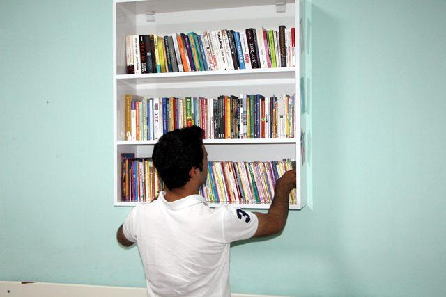 Hastane çalışanı, hasta ve yakınlarının okuması için 7 bin kitap topladı