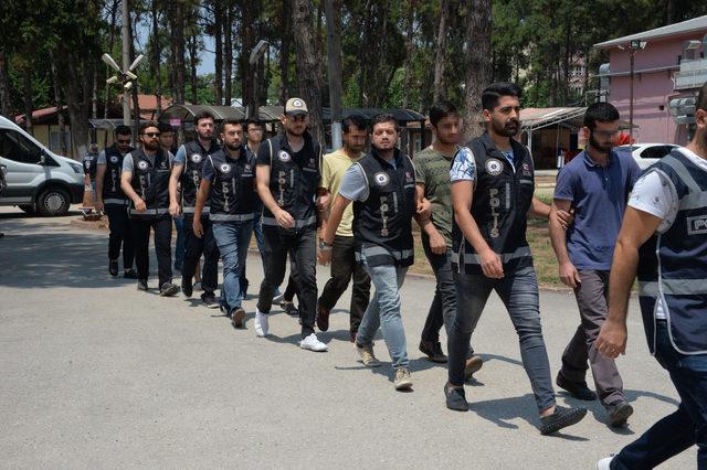 Adana'da FETÖ'nün hijyen evlerine baskın: 25 gözaltı (2)