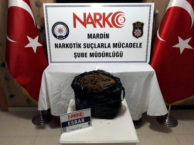 Mardin'de kaçak sigara ve uyuşturucu operasyonu