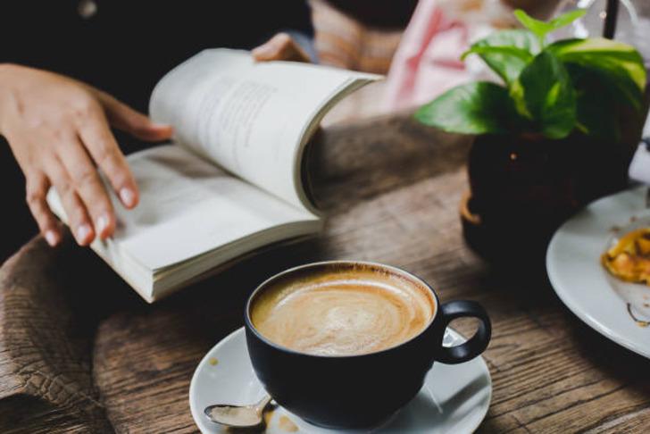 Kitap okurken kahvenin yanına ne yakışır?