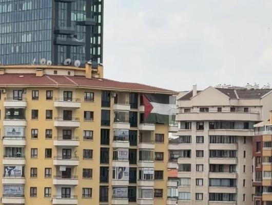 Trump'ın otelinin karşısında Filistin bayrağı!
