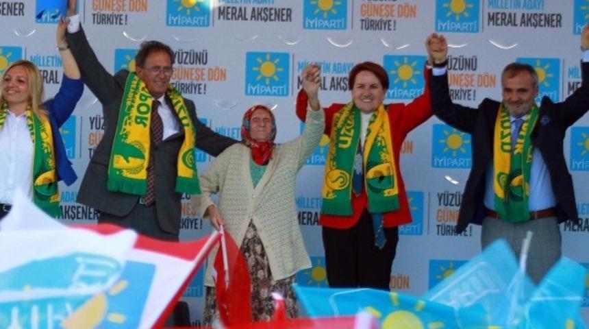 İYİ Parti Edirne 1'inci sıra adayı İmren Çakırlar istifa etti