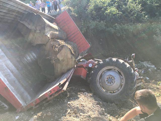 Samsun'da kamyonet traktöre çarptı: 2 ölü, 3 yaralı