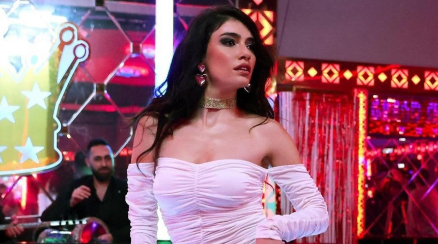 Hazar Erg&uuml;&ccedil;l&uuml; İnci Taneleri sonrası g&ouml;zlerden uzaklaşmıştı! İddialı poz