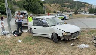 Otomobilin ref&uuml;je &ccedil;ıktığı kaza maddi hasarla atlatıldı