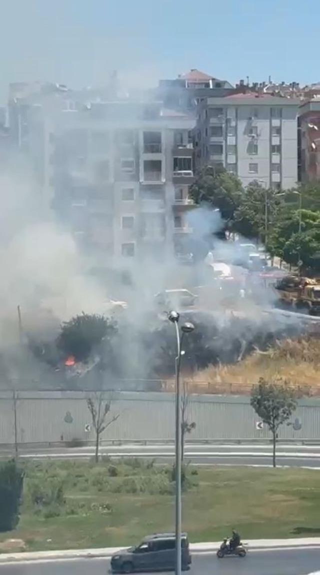Avcılar’da yaşlı bir adam otluk alanı yakıp kaçtı 1