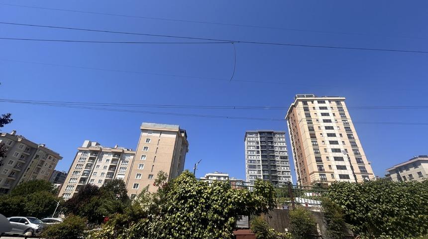 Yer: &Uuml;mraniye! Sıcakta kopan y&uuml;ksek gerilim hattı paniğe neden oldu