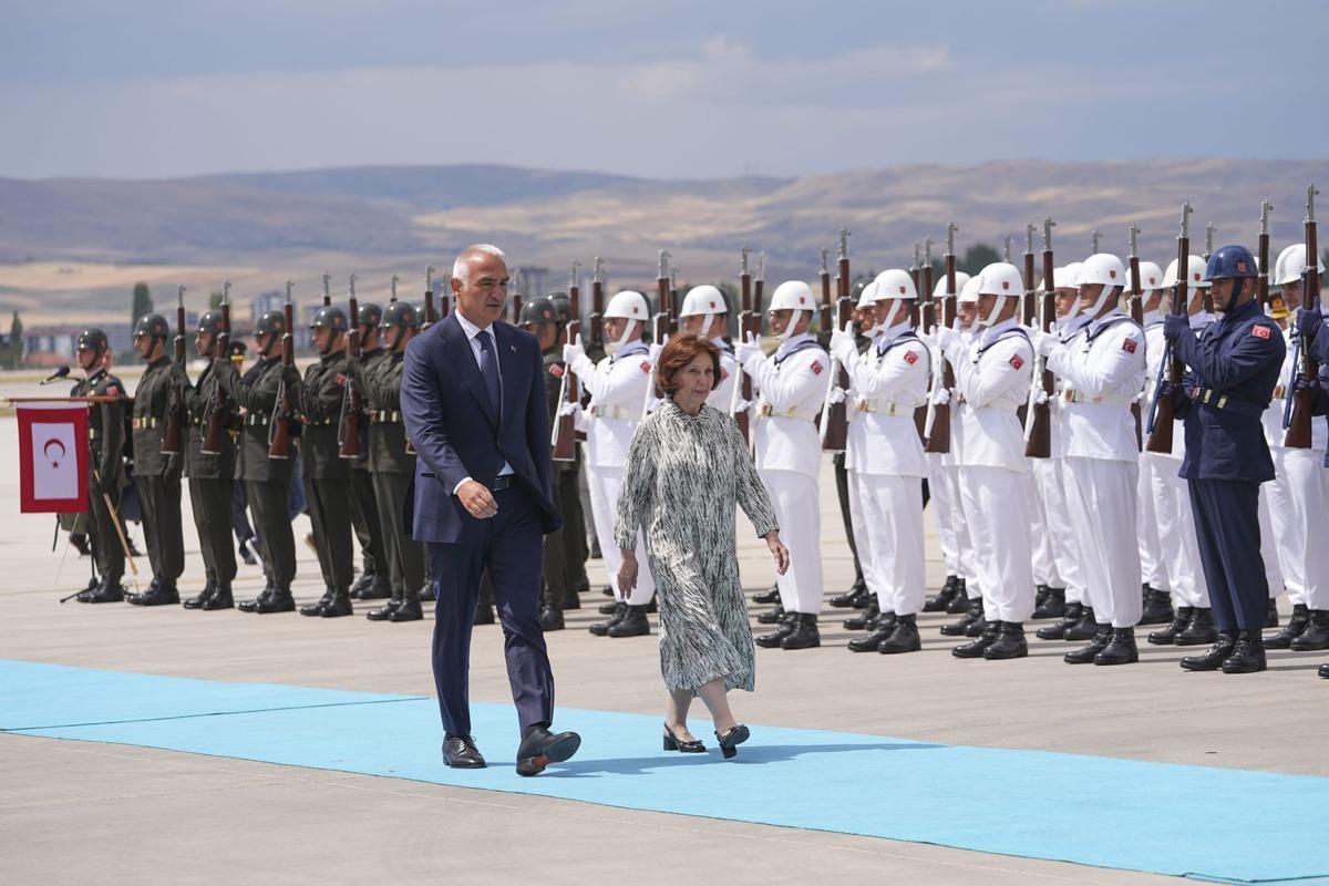 Bakan Ersoy Kuzey Makedonya ve Estonya liderlerini Esenboğa da karşıladı 2