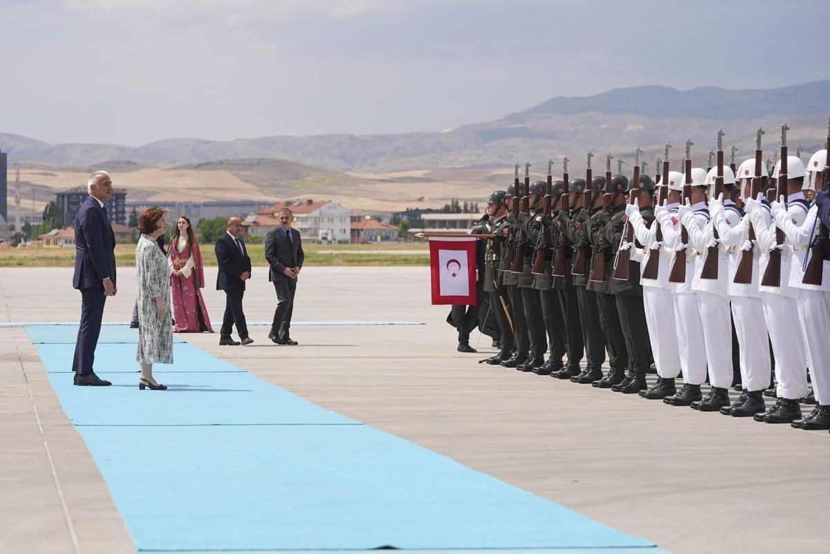 Bakan Ersoy Kuzey Makedonya ve Estonya liderlerini Esenboğa da karşıladı 3