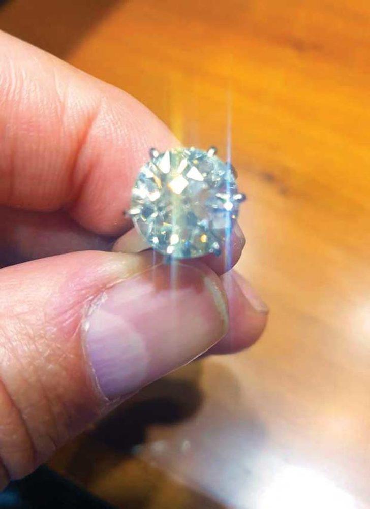 Yarım milyonu lavaboda unuttu!  G1