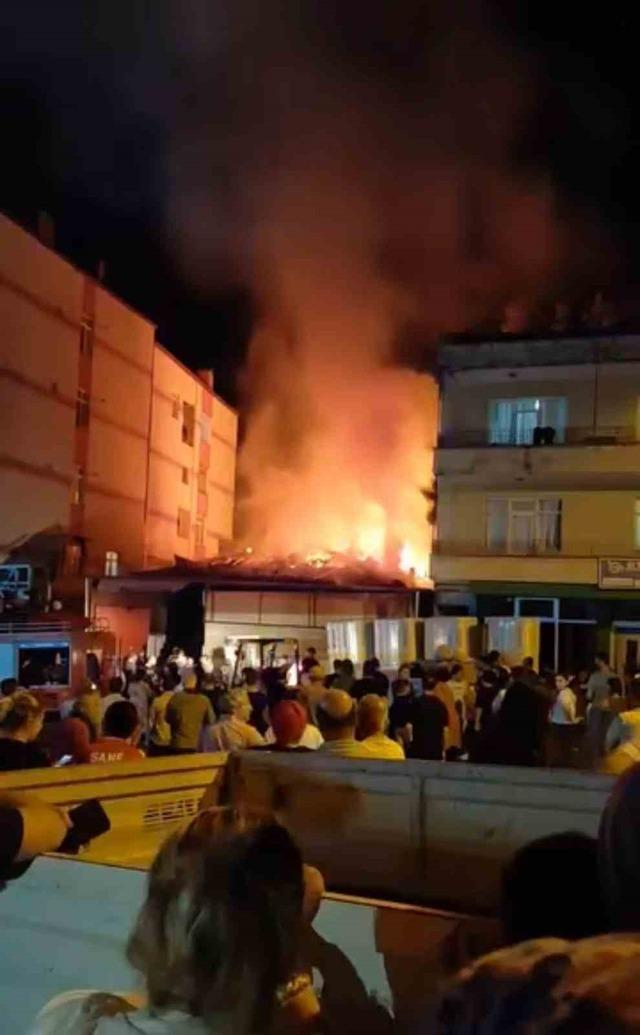 Boya deposu alevlere teslim oldu 3