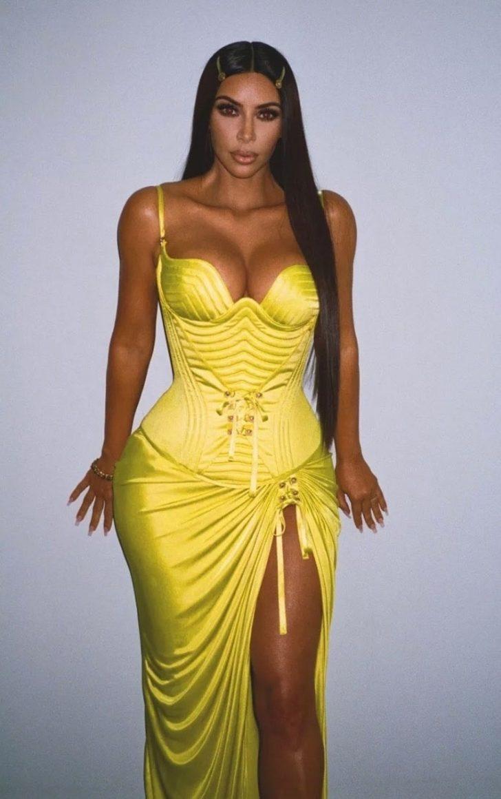 Kim Kardashian tamamen şeffaf! G3