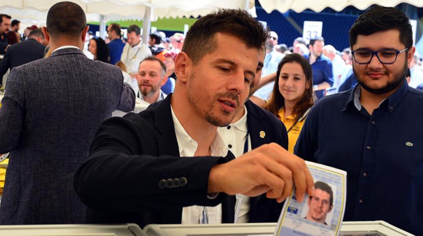 Emre Belözoğlu oyunu kullandı