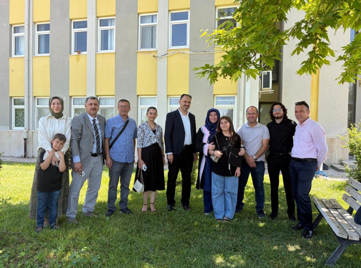 42 yaşında üniversiteye başladı! 3 çocuk annesi bölüm birincisi oldu 2