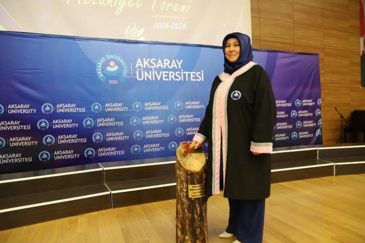 42 yaşında üniversiteye başladı! 3 çocuk annesi bölüm birincisi oldu 1