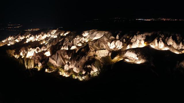 Bakan Ersoy: Kapadokya'nın güzelliğini gece saatlerine de taşıdık