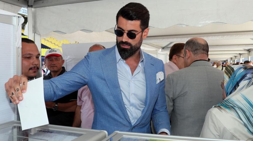 Volkan Demirel sandık başında